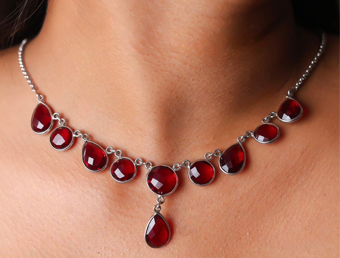 Handmade Jewelry That Tells a Story: Why Artisan Accessories Are Always in Style