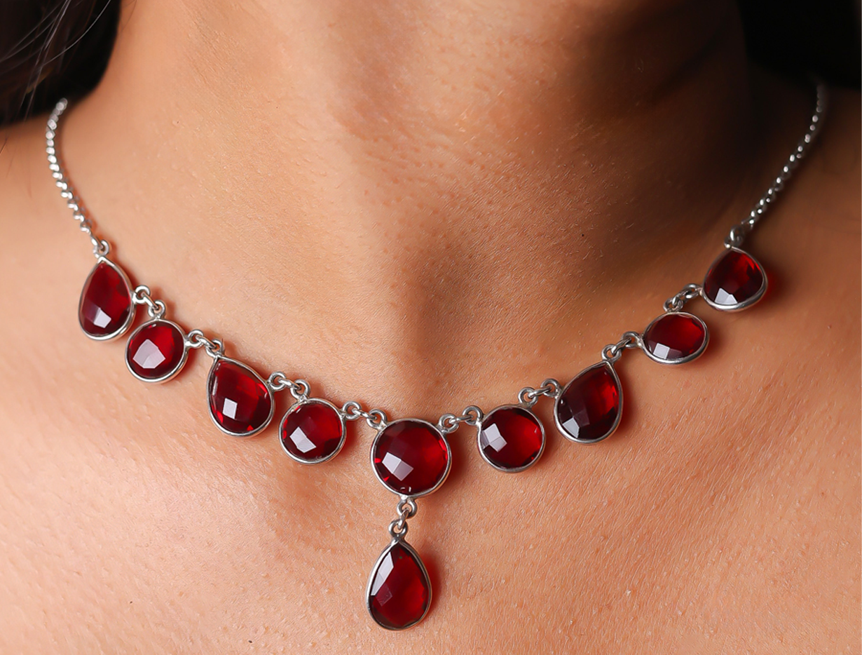 Handmade Jewelry That Tells a Story: Why Artisan Accessories Are Always in Style